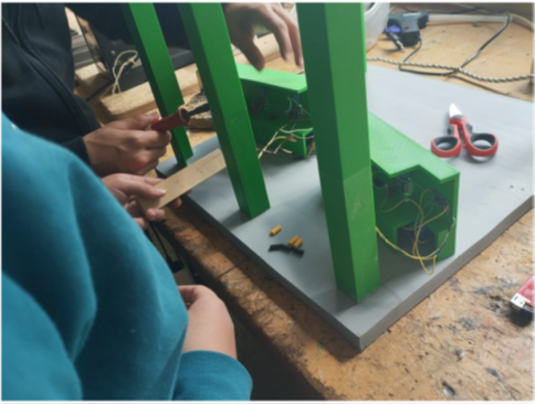 16- Cargador solar de bicicletas y patinetes eléctricos